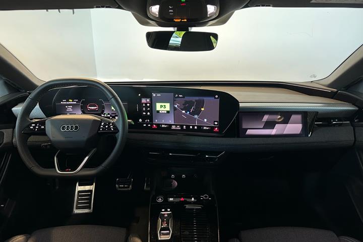 Grå Audi A6 e-tron fra 2025