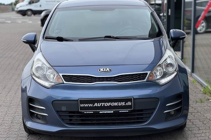 Blå Kia Rio fra 2016