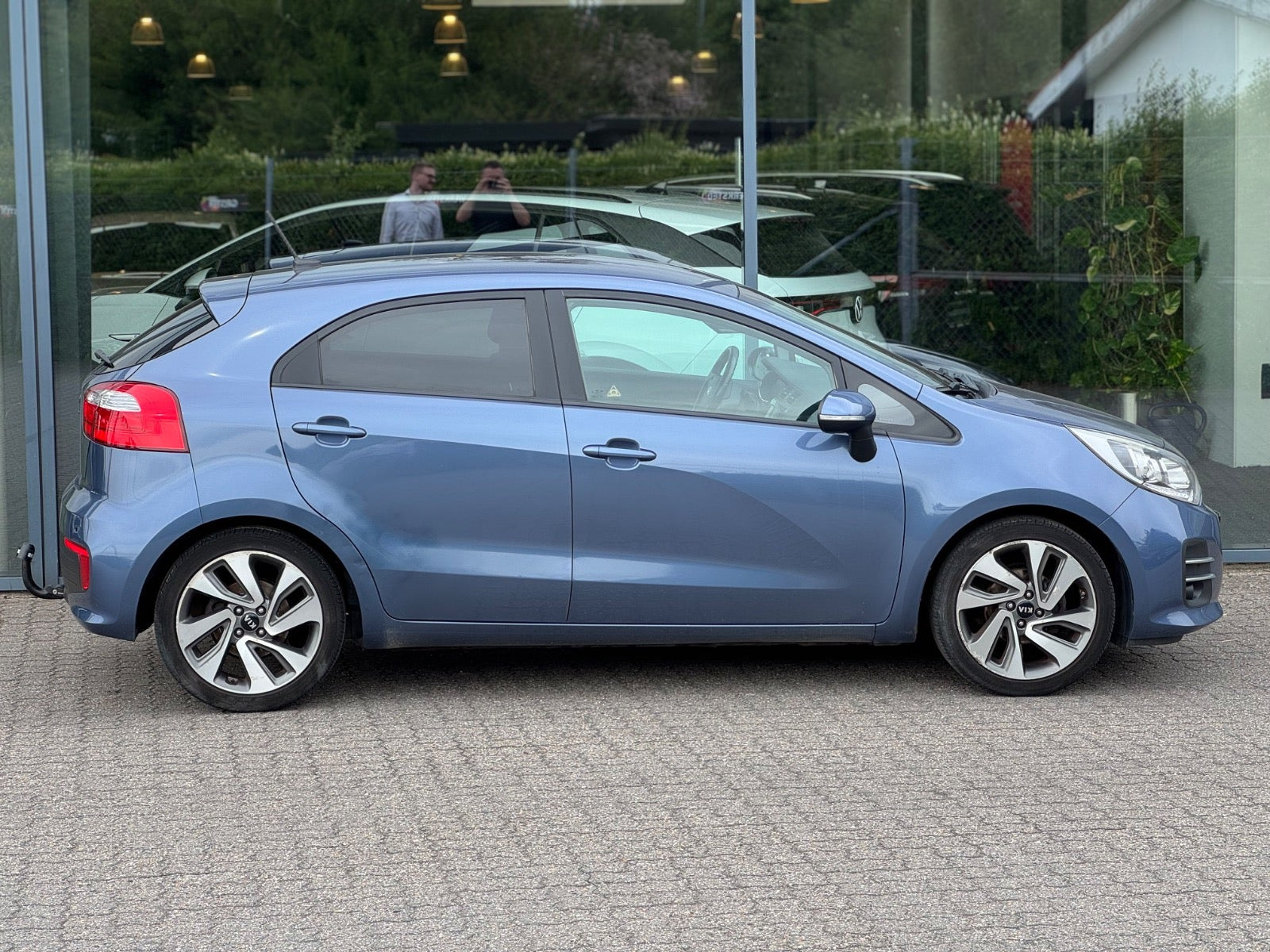 Blå Kia Rio fra 2016