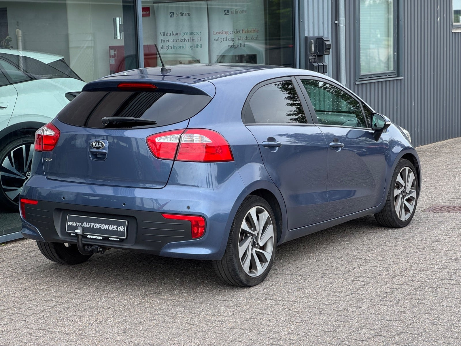Blå Kia Rio fra 2016