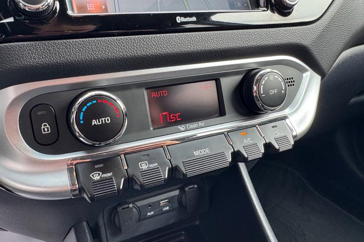 Blå Kia Rio fra 2016