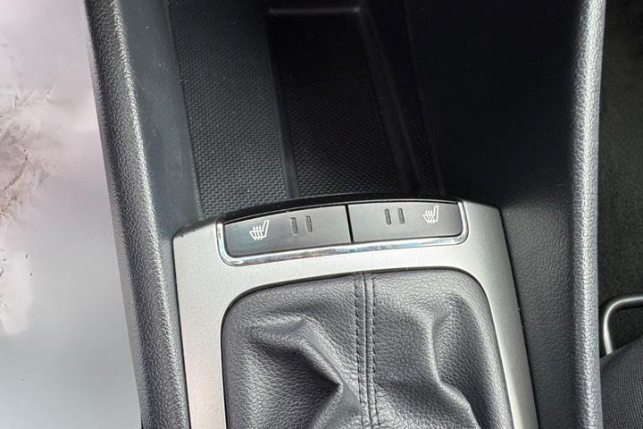 Blå Kia Rio fra 2016