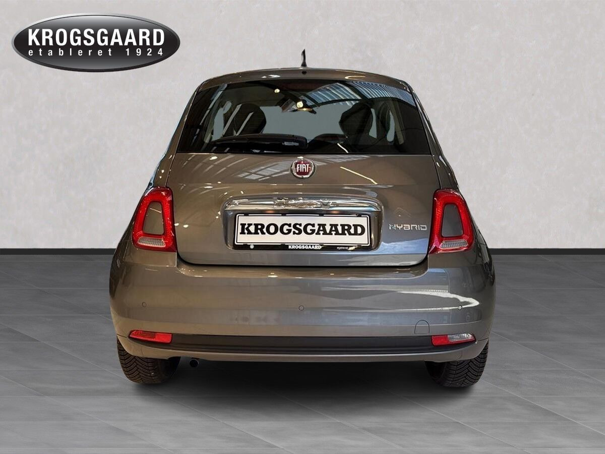 Grå Fiat 500 fra 2023