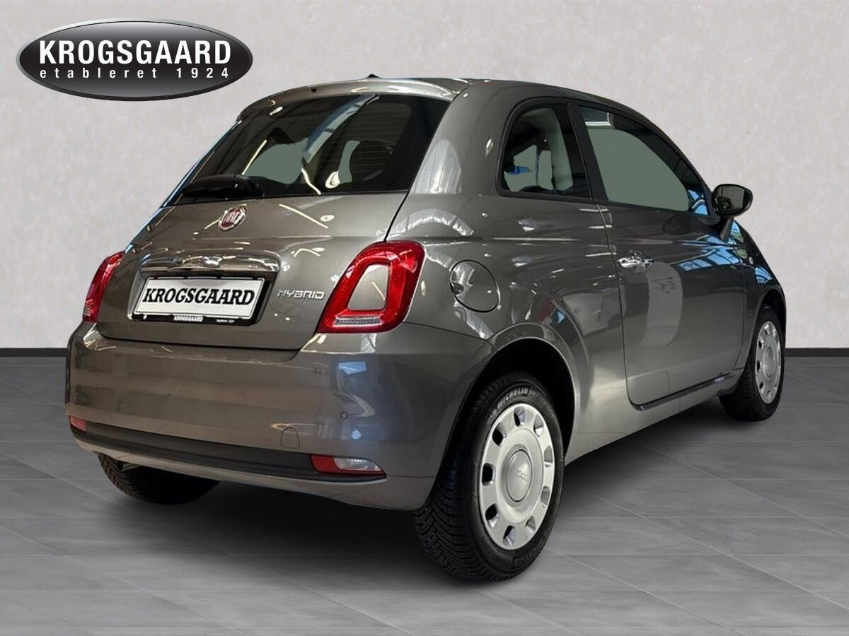 Grå Fiat 500 fra 2023