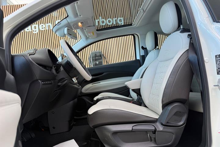 Hvid Fiat 500e fra 2023