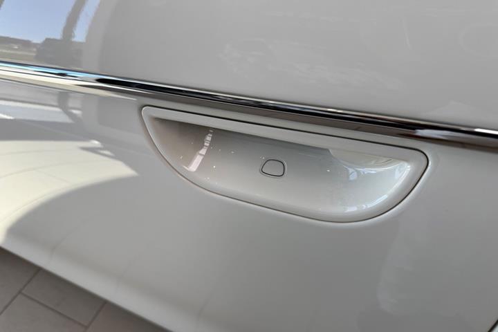 Hvid Fiat 500e fra 2023