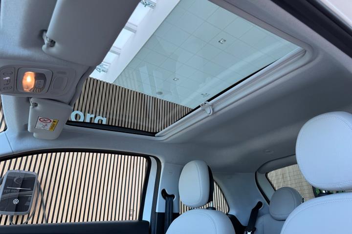 Hvid Fiat 500e fra 2023