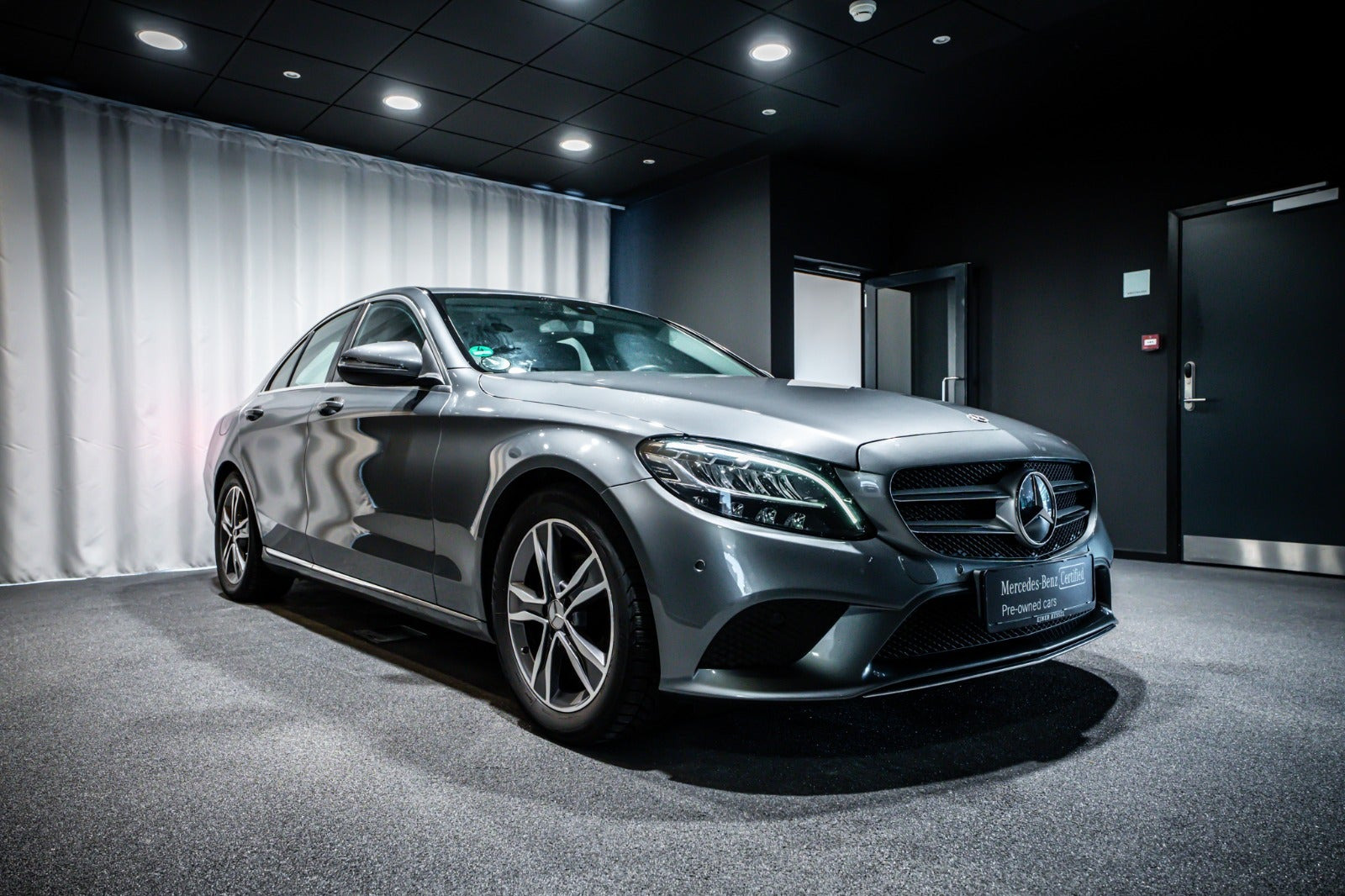 Grå Mercedes C220 d fra 2018