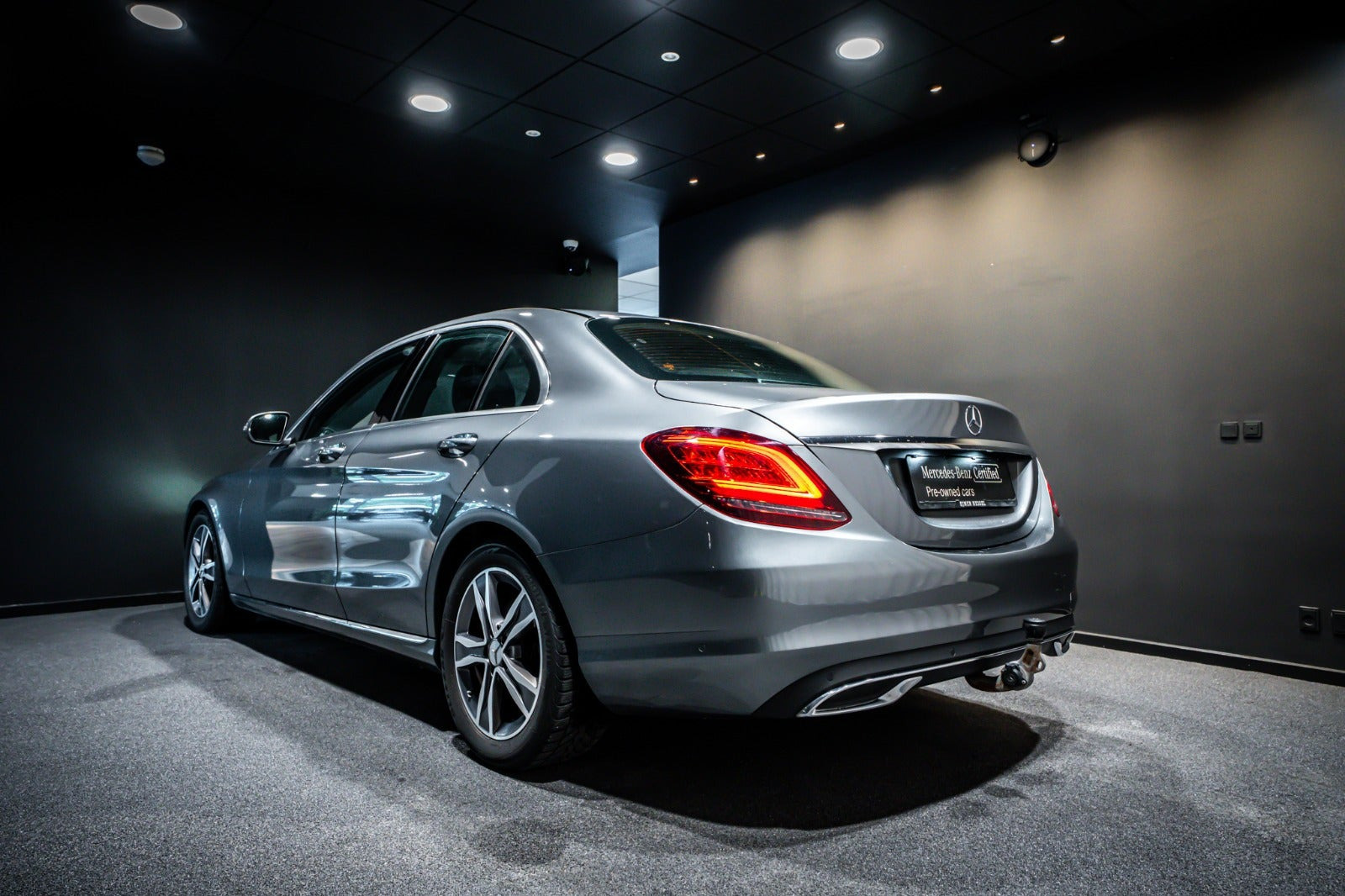 Grå Mercedes C220 d fra 2018