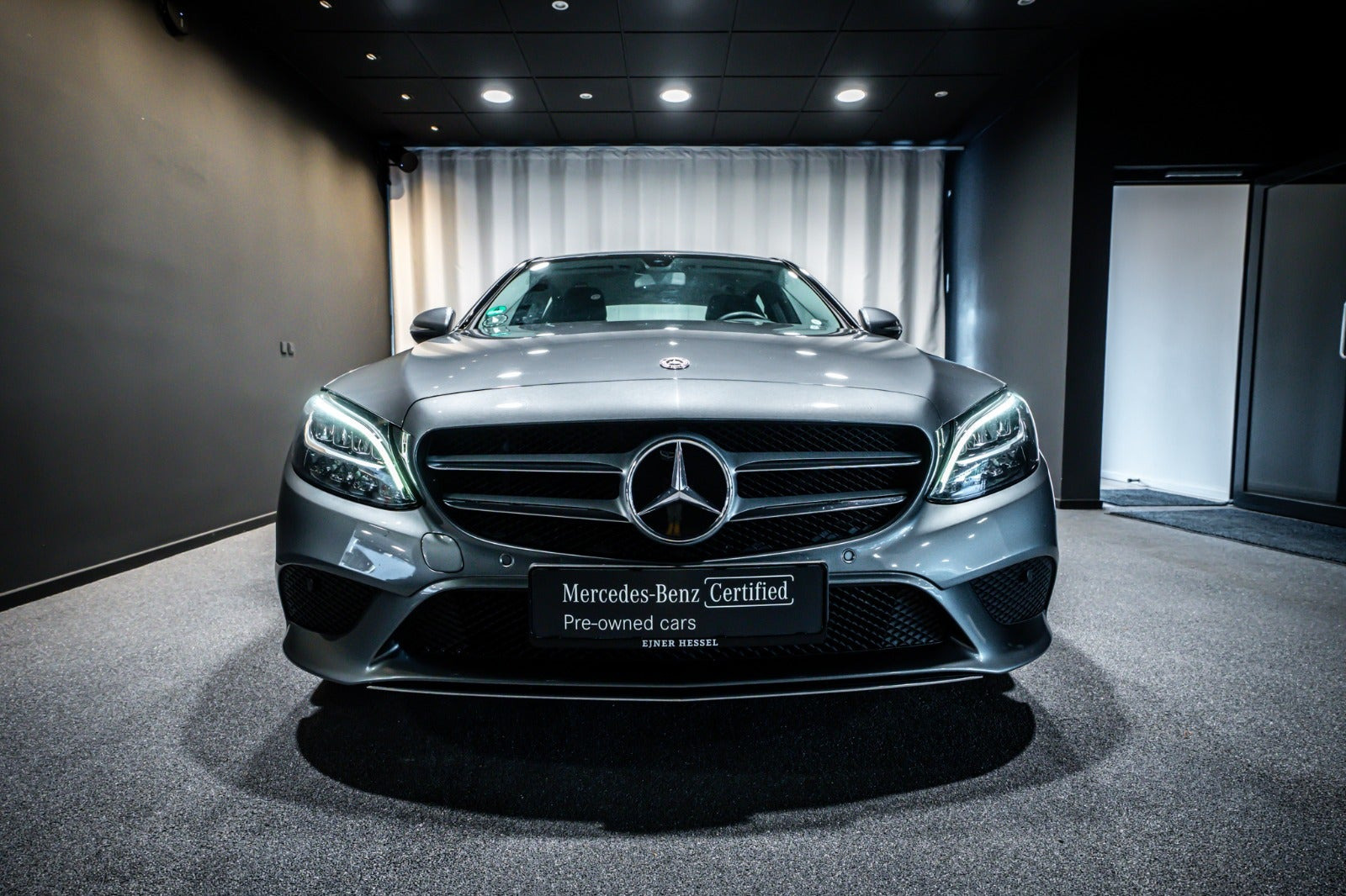 Grå Mercedes C220 d fra 2018