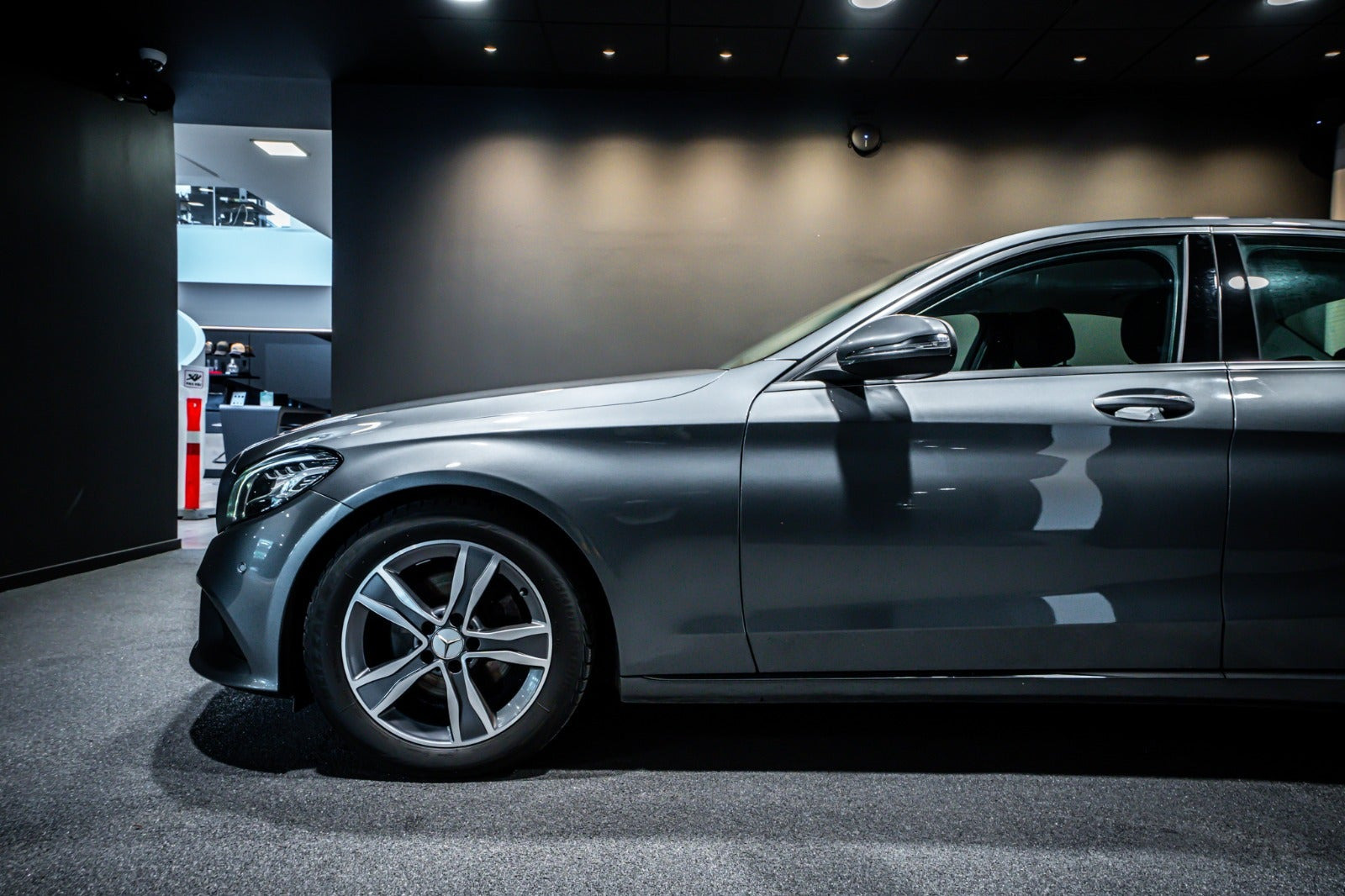 Grå Mercedes C220 d fra 2018