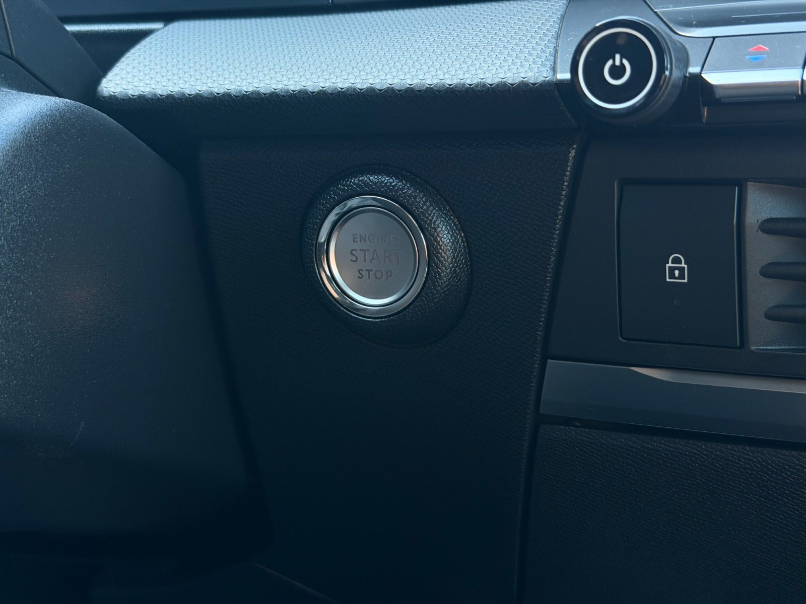 Grå Opel Astra-e fra 2024