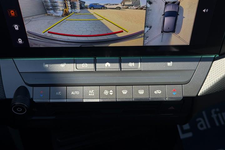 Grå Opel Astra-e fra 2024