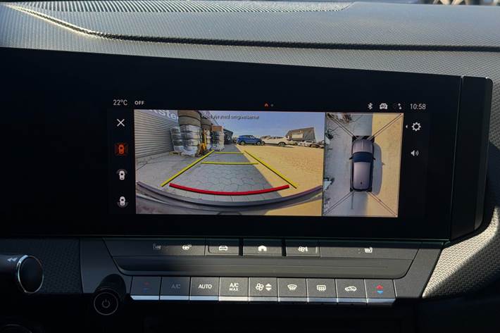 Grå Opel Astra-e fra 2024