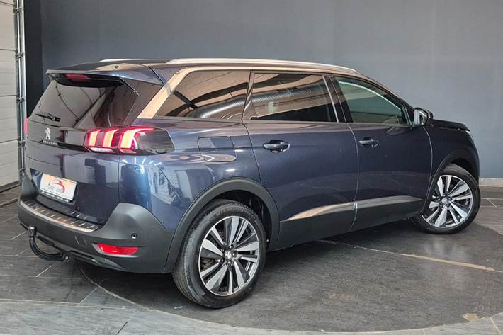 Blå Peugeot 5008 fra 2019