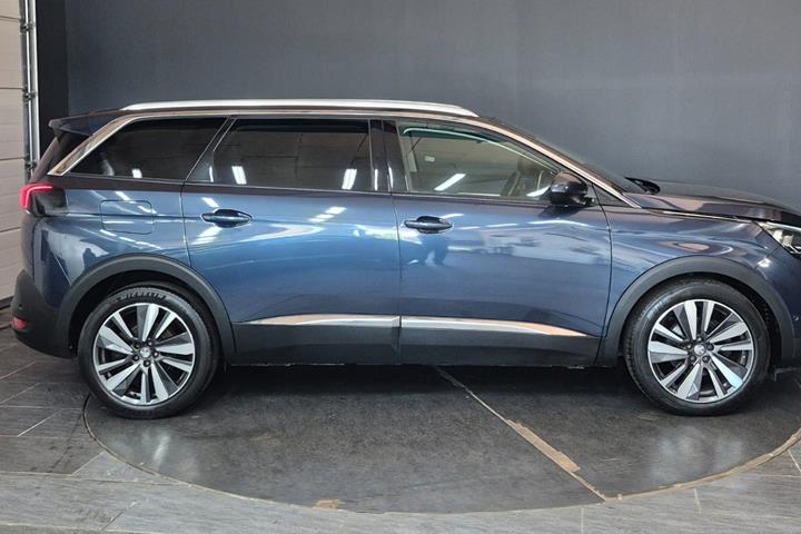 Blå Peugeot 5008 fra 2019