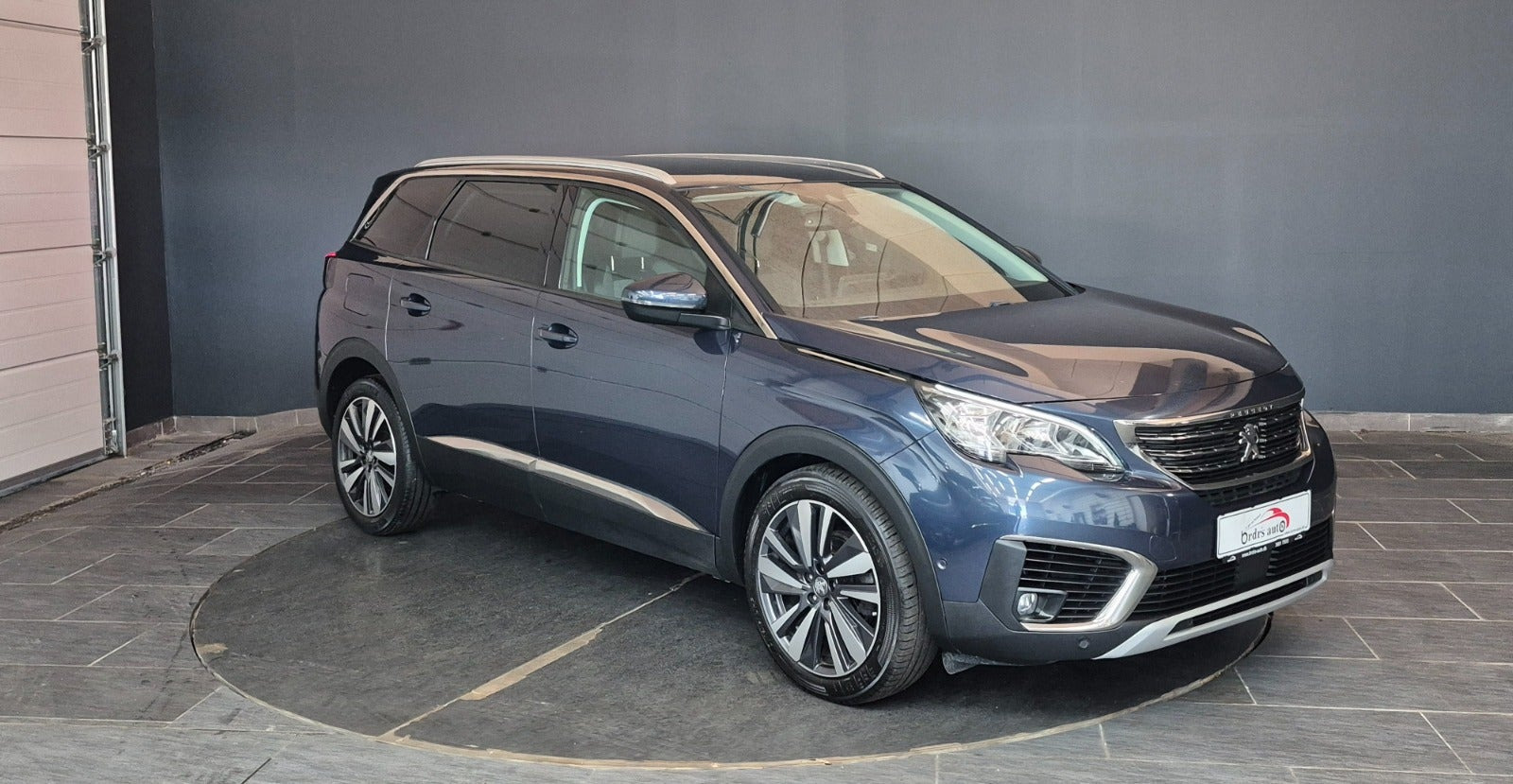 Blå Peugeot 5008 fra 2019