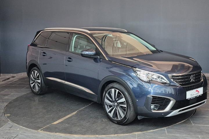 Blå Peugeot 5008 fra 2019