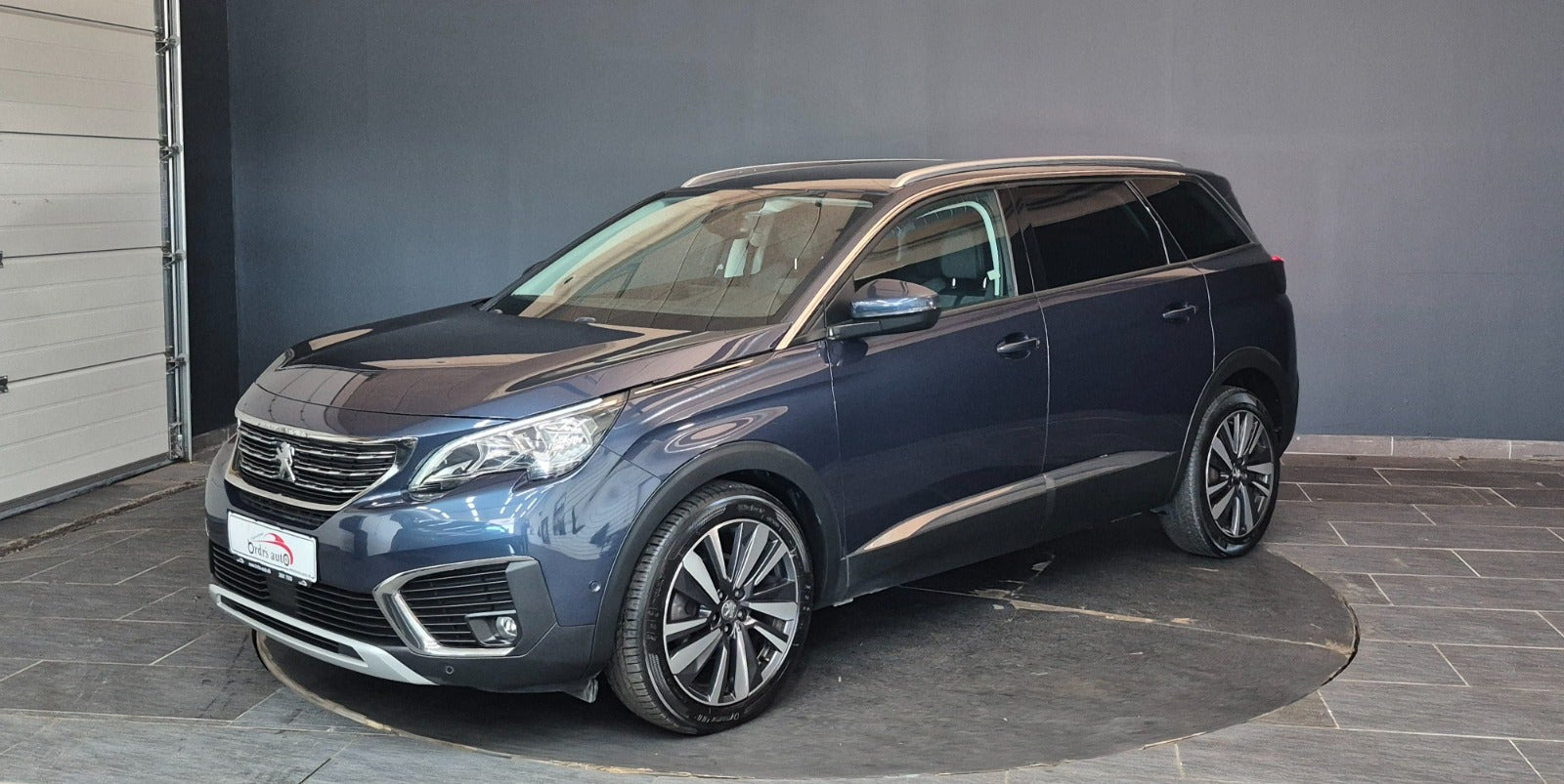 Blå Peugeot 5008 fra 2019