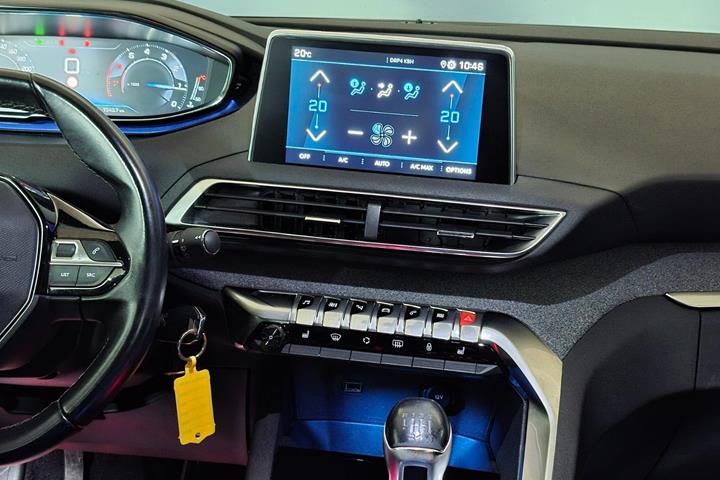 Blå Peugeot 5008 fra 2019