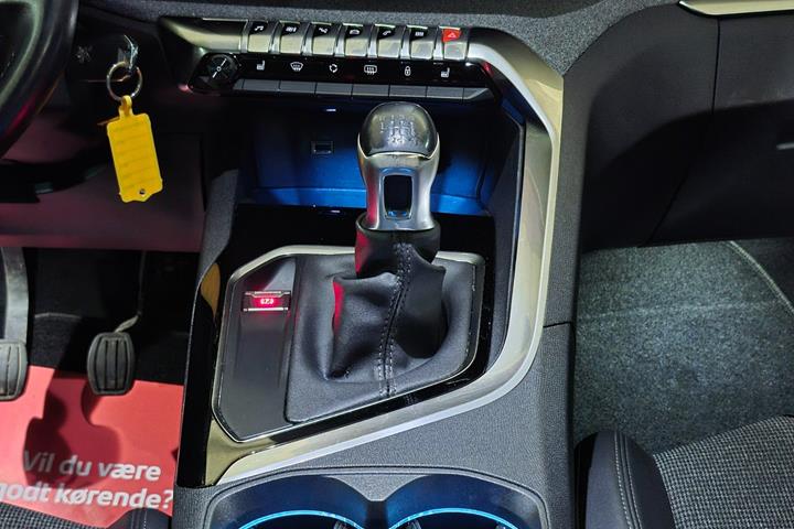 Blå Peugeot 5008 fra 2019