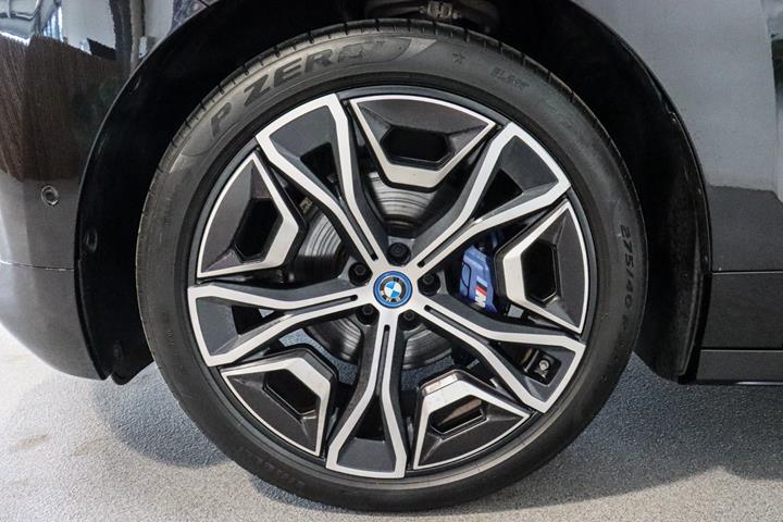 Sort BMW iX fra 2023