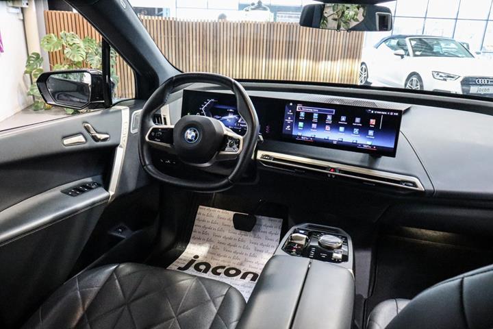 Sort BMW iX fra 2023