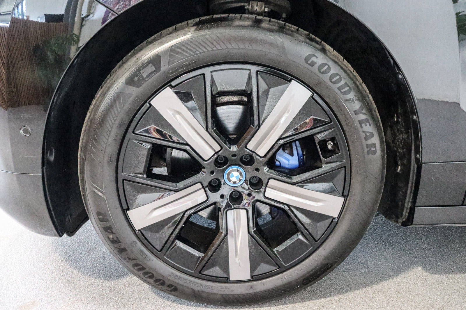 Sort BMW iX fra 2022