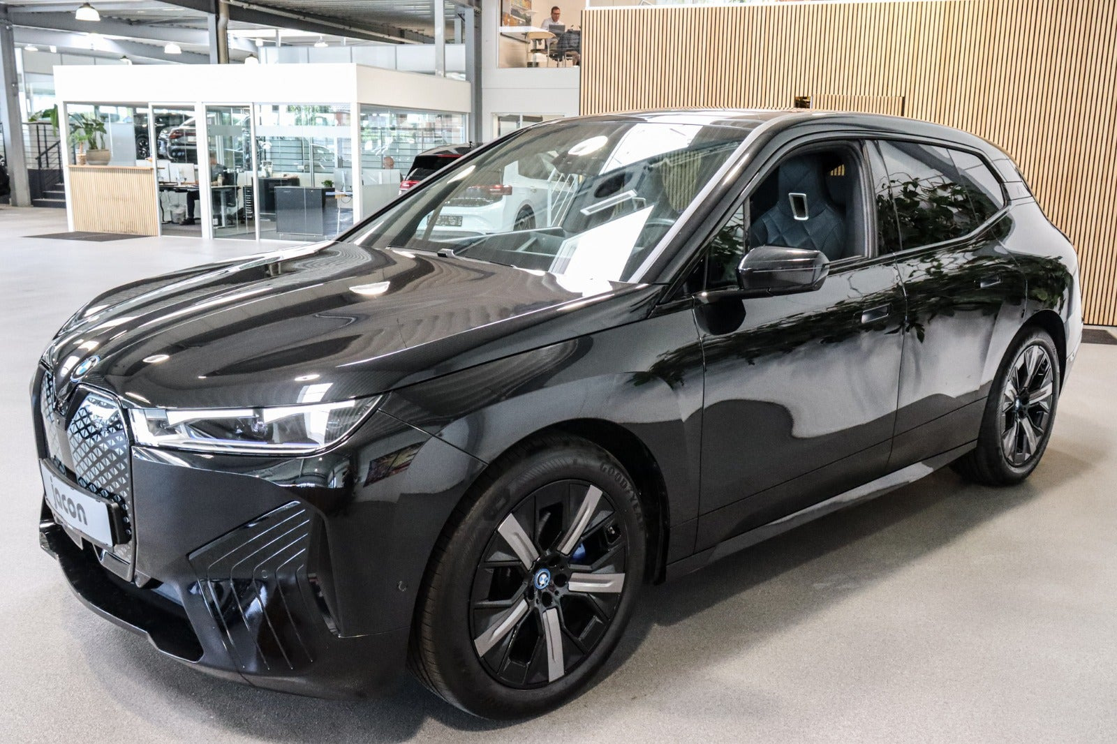 Sort BMW iX fra 2022