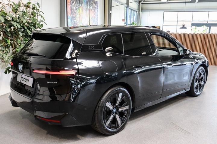 Sort BMW iX fra 2022