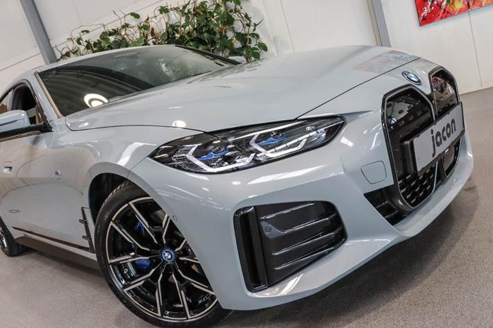 Grå BMW i4 fra 2022