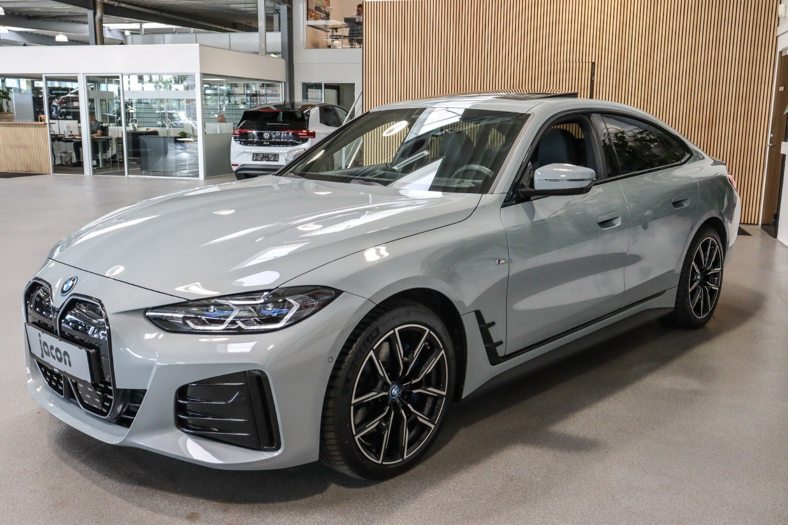 Grå BMW i4 fra 2022