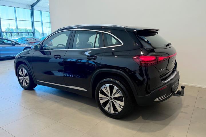 Sort Mercedes EQA250+ fra 2025