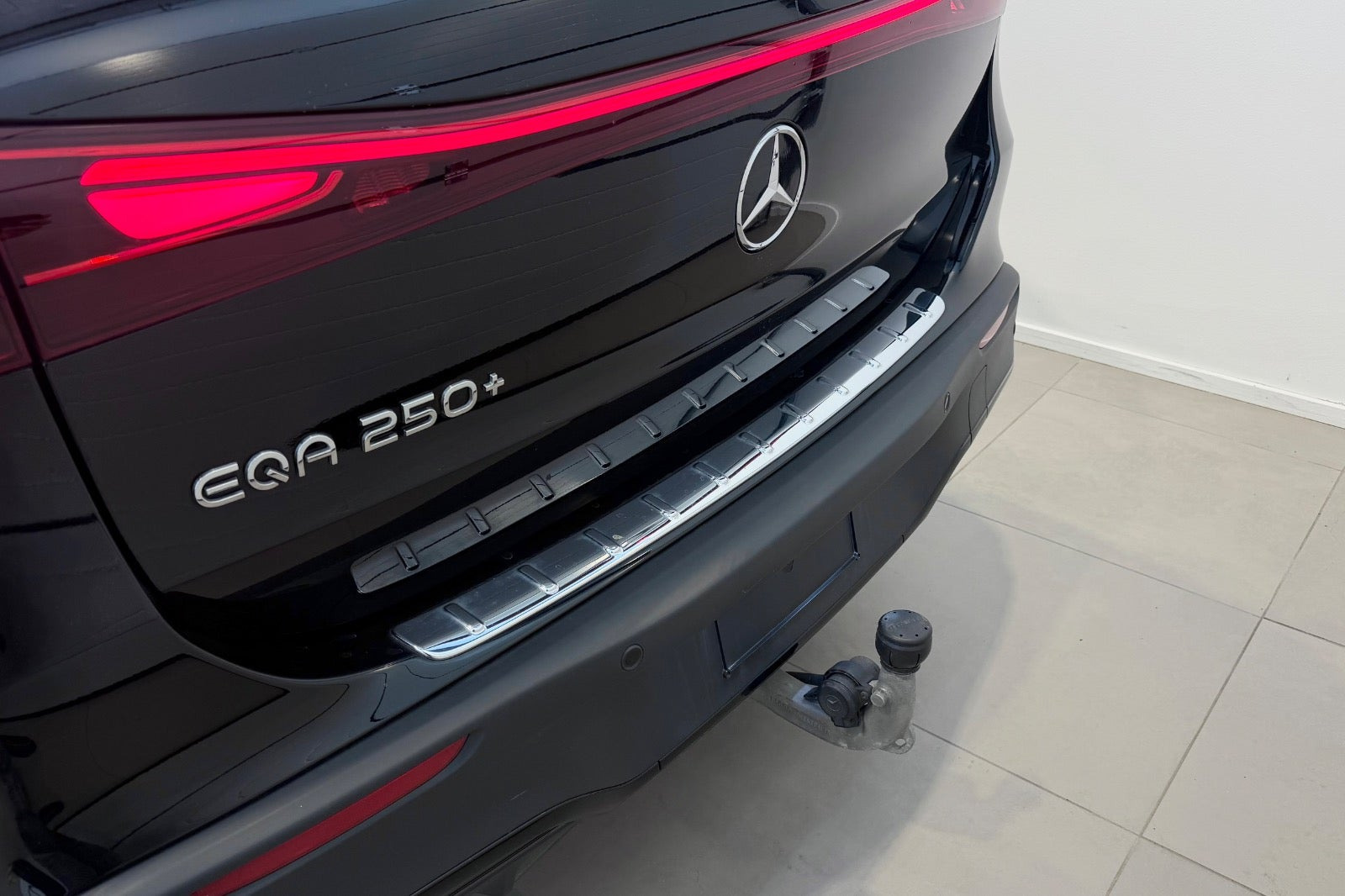 Sort Mercedes EQA250+ fra 2024