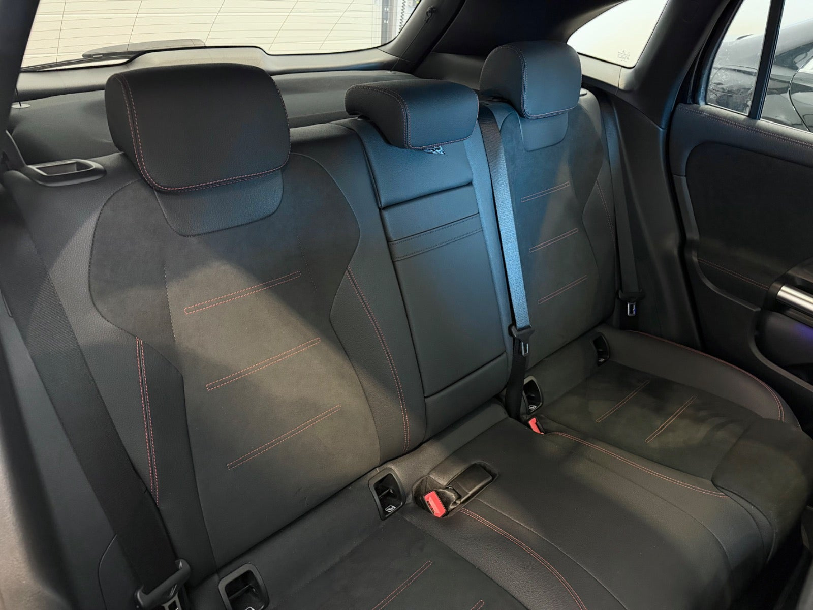 Sort Mercedes EQA250+ fra 2024