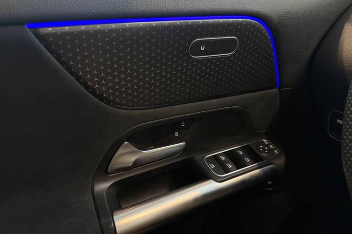 Sort Mercedes EQA250+ fra 2024