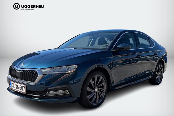 Blå Skoda Octavia fra 2021 set udefra