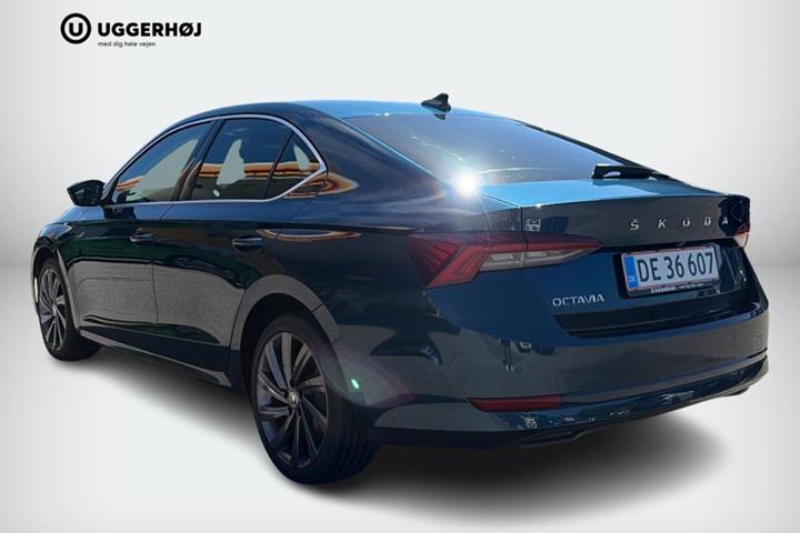 Blå Skoda Octavia fra 2021