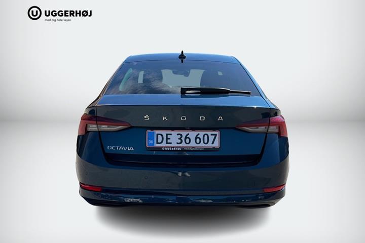 Blå Skoda Octavia fra 2021