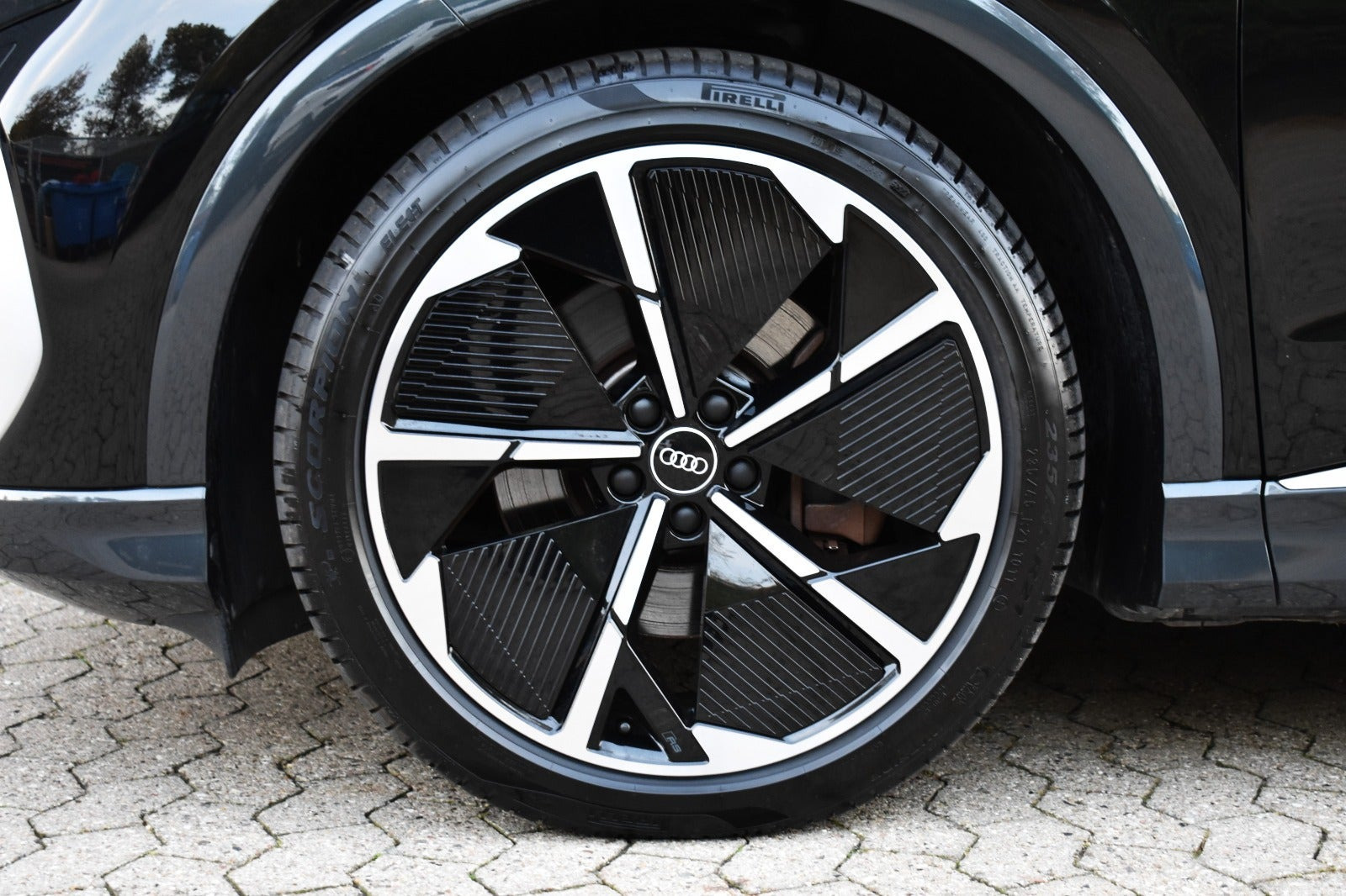 Sort Audi Q4 e-tron fra 2021