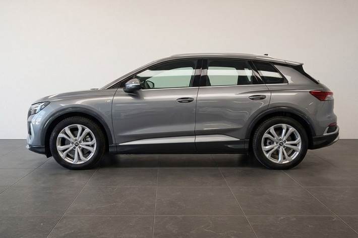 Grå Audi Q4 fra 2022