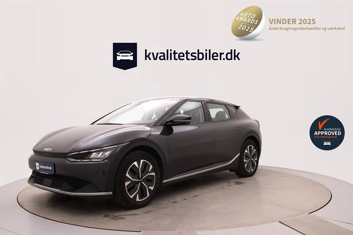Grå Kia EV6 fra 2023 set udefra