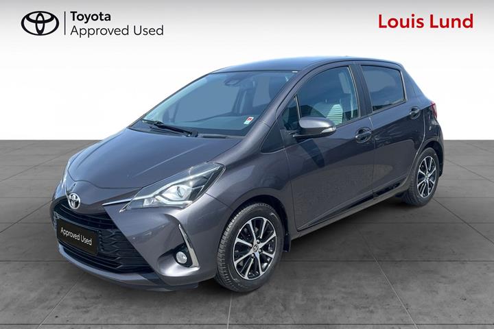 Grå Toyota Yaris fra 2019 set udefra