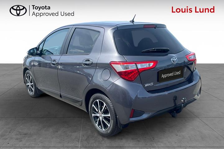 Grå Toyota Yaris fra 2019