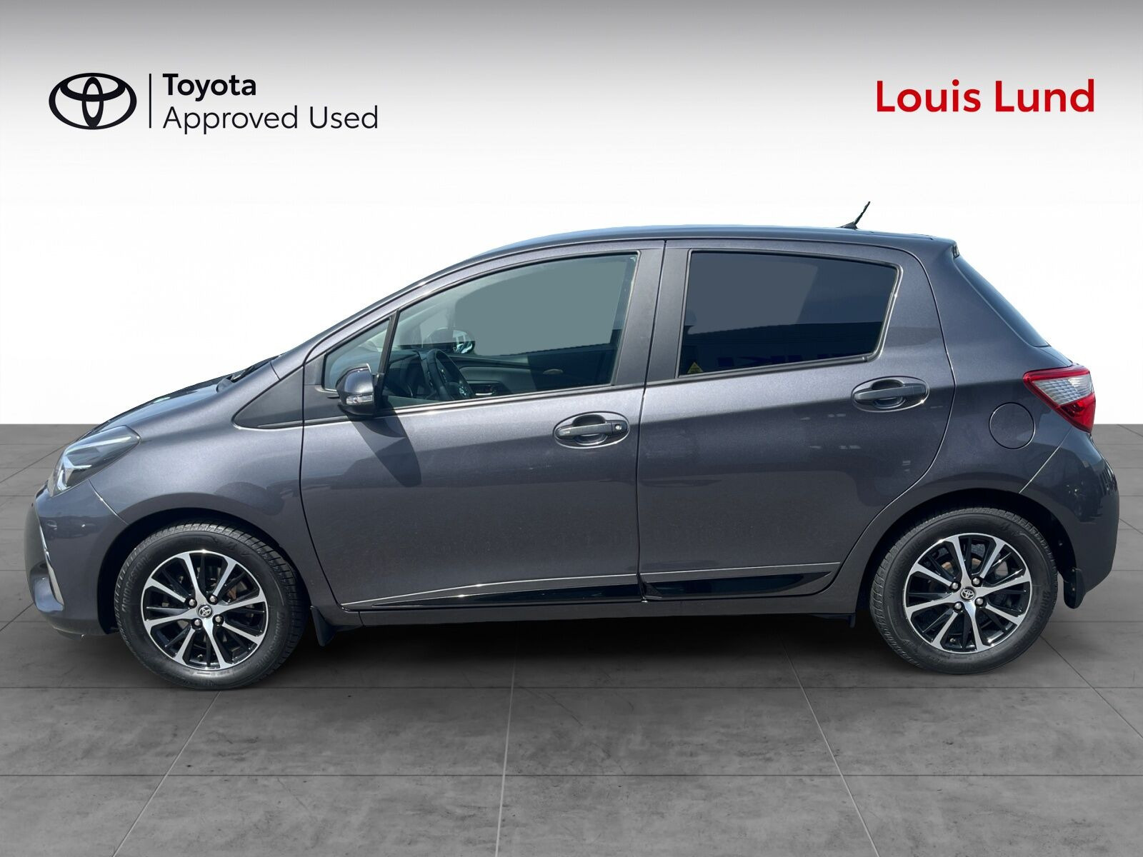 Grå Toyota Yaris fra 2019