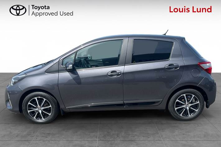 Grå Toyota Yaris fra 2019
