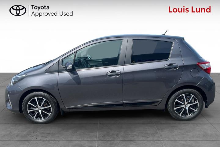 Grå Toyota Yaris fra 2019