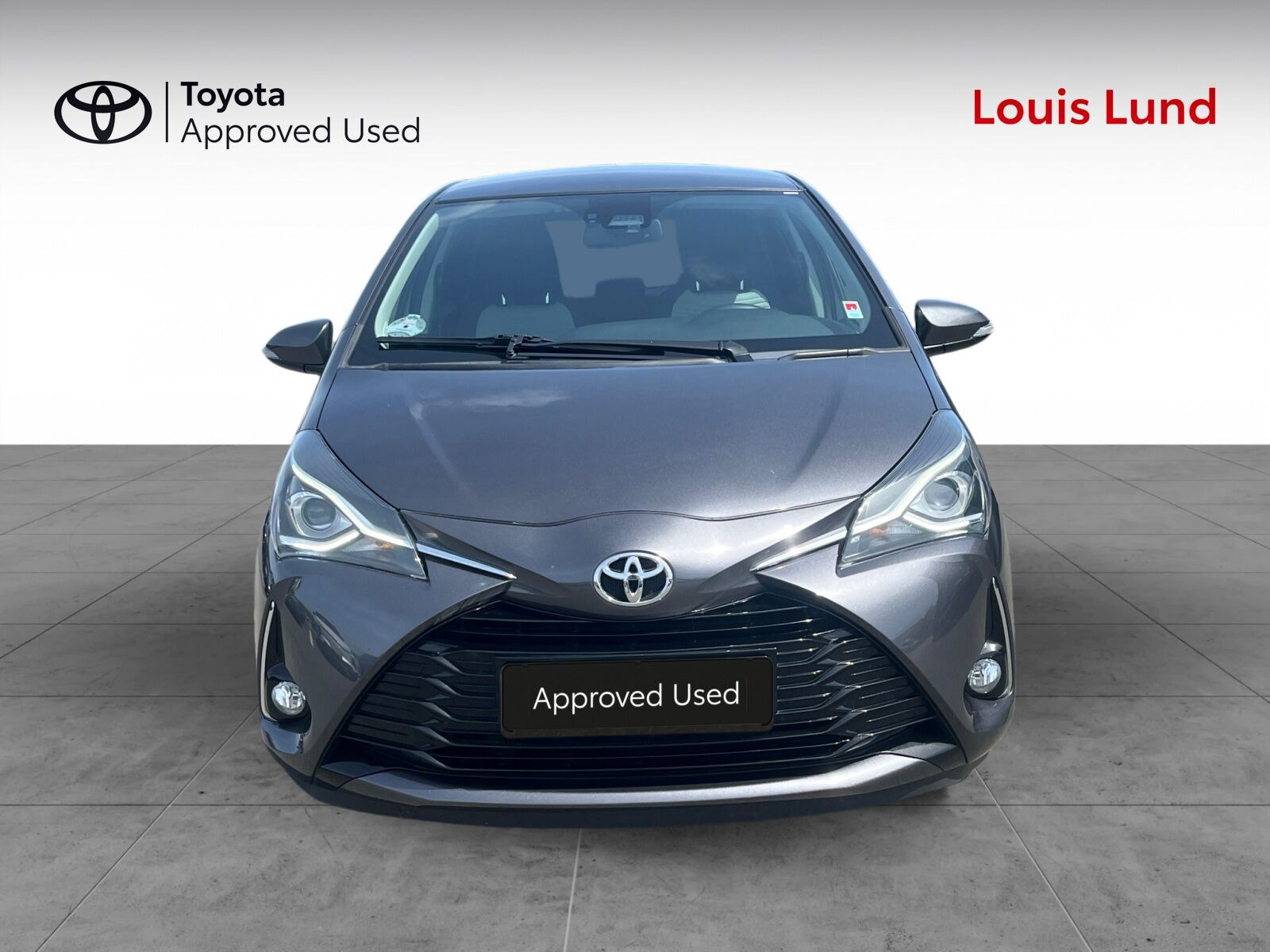 Grå Toyota Yaris fra 2019