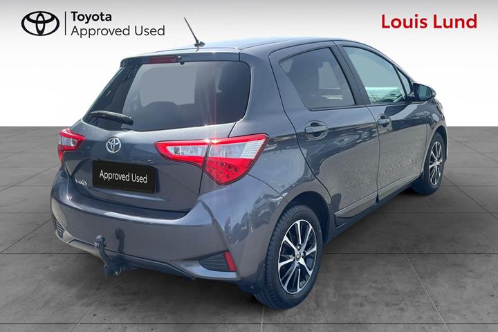 Grå Toyota Yaris fra 2019