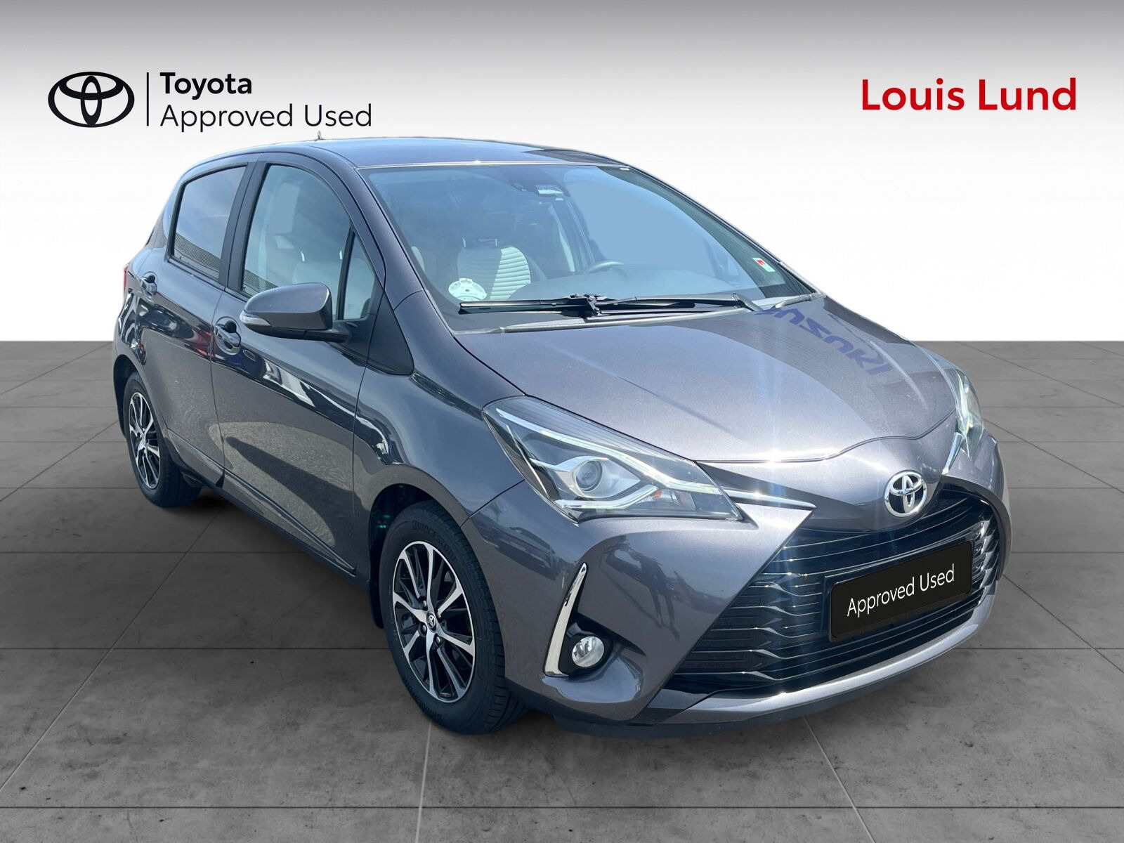 Grå Toyota Yaris fra 2019